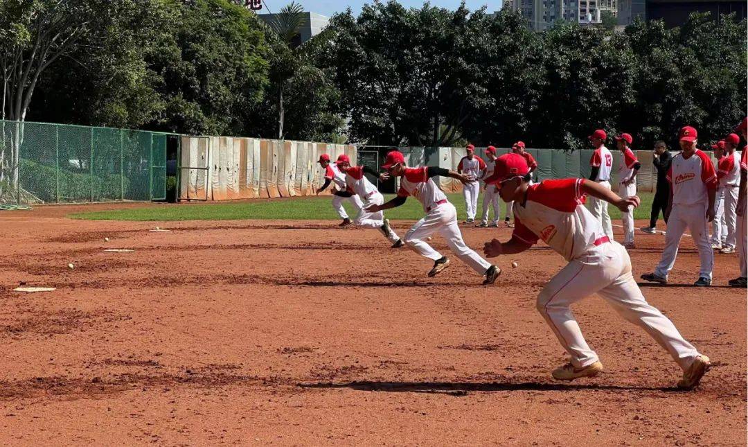 中国U18棒球队在四川攀西亚高原体育训练基地备战世界杯